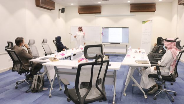 في خمسة مراحل .. وثلاث منهجيات جمعية الـدرعيـة تـختـتـم مـشـروع تــأسـيـس الــتــمـيـز